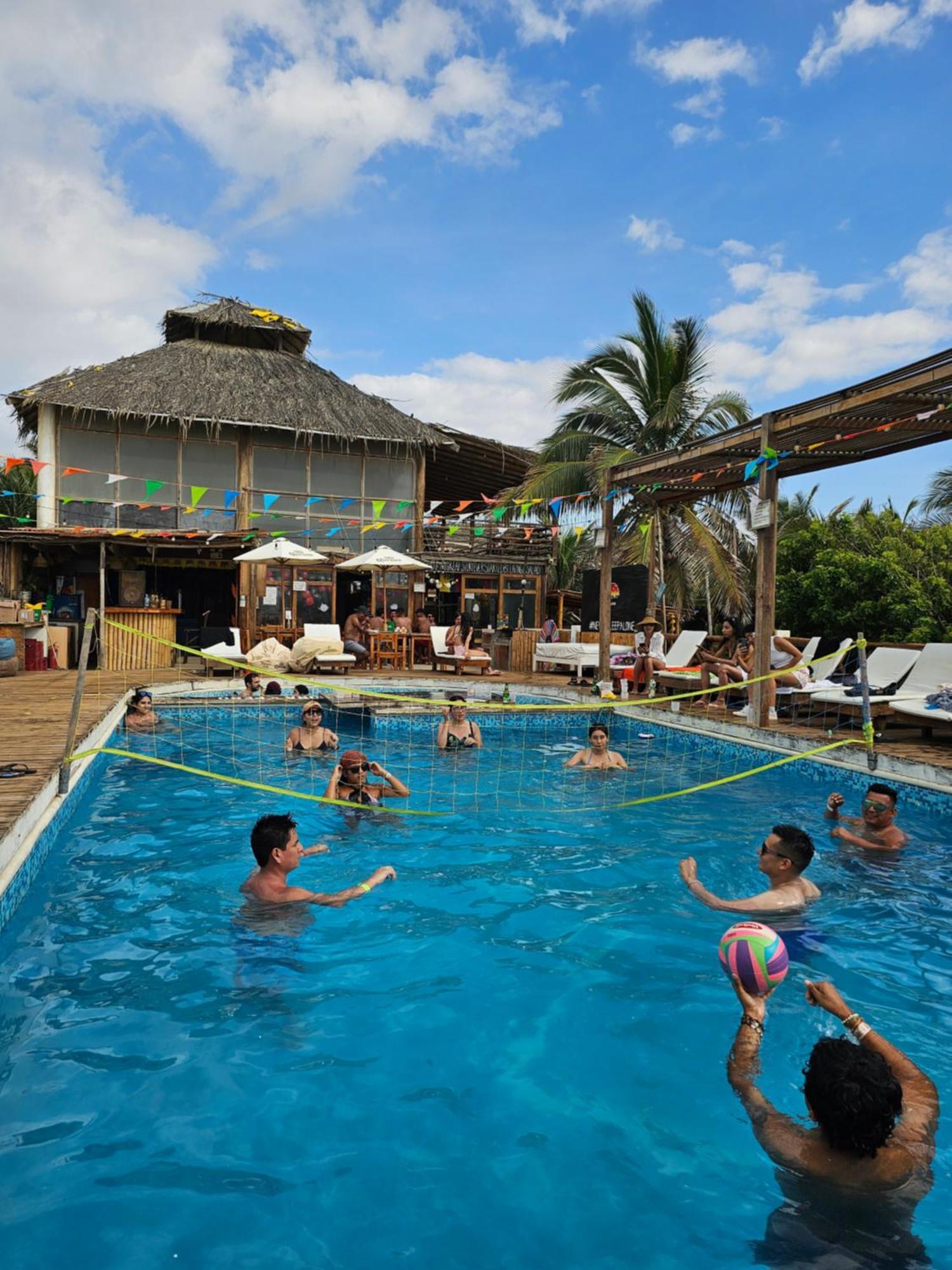 The Point Mancora Beach Екстериор снимка